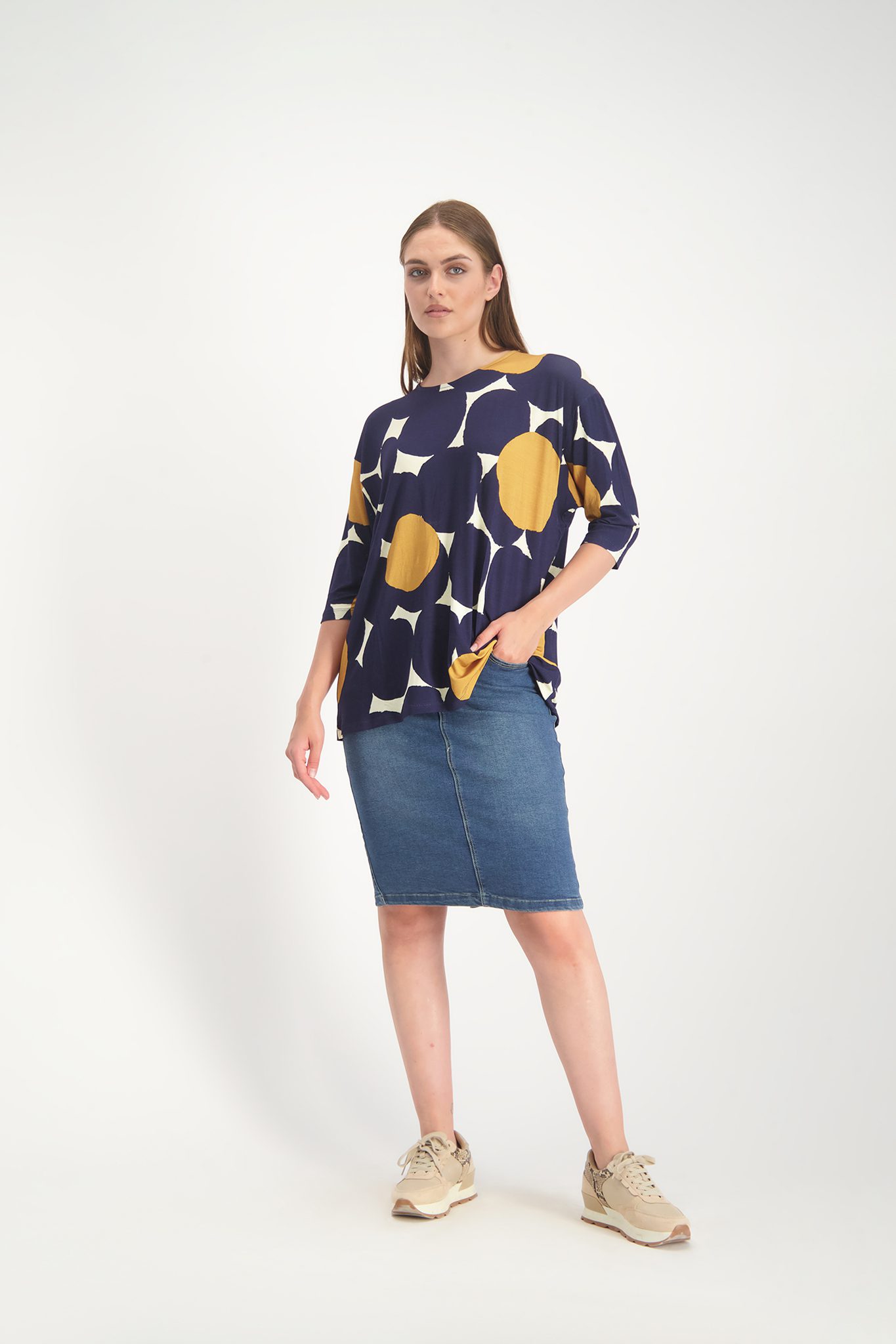 2357000 jeans 24714_Fullbody_jpg best_2 חצאית ג'ינס D&H – תמונה 1